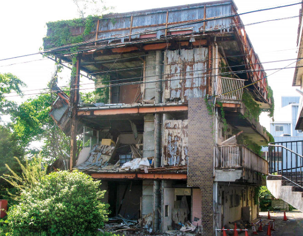 廃墟マンションの行政代執行